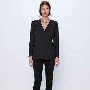 Pleated sleeve blouse